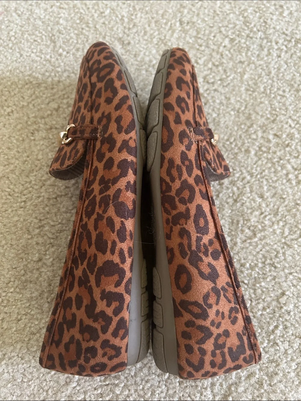 Cliffs by WHITE MOUNTAIN Leopard-Print Loafers with Gold Hardware sz 7